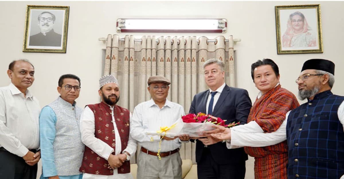 আমরা খেলতে চাই: তথ্যমন্ত্রী