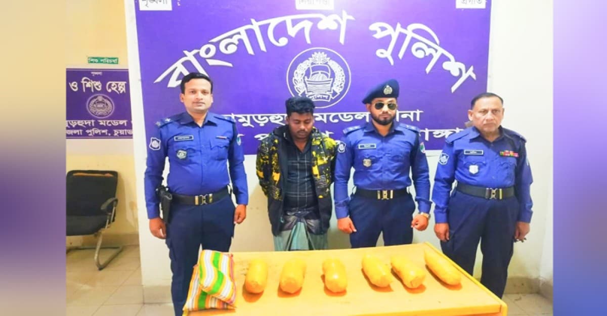 দামুড়হুদায় গাজাঁসহ মাদক ব্যবসায়ী আটক