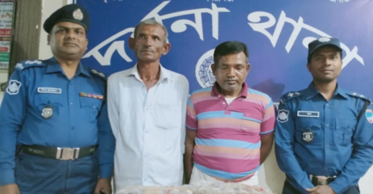 দর্শনায় ১৪৪ বোতল ফেনসিডিলসহ তিন মাদক মাদক ব্যাবসায়ী গ্রেফতার