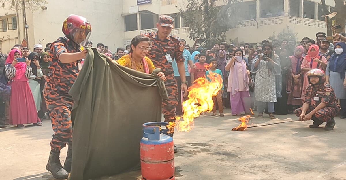 জবিতে ভূমিকম্প-অগ্নিকাণ্ডে করণীয় বিষয়ক মহড়া