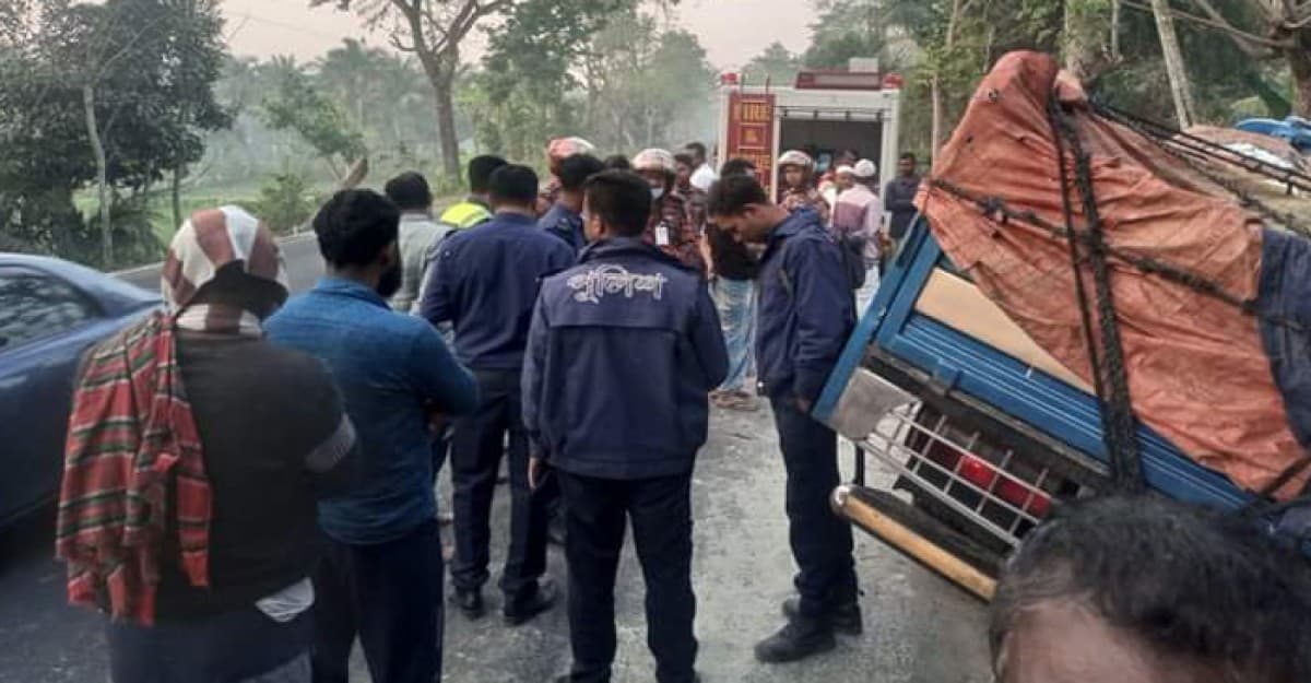 বাগেরহাটে সড়কে ঝরল ২ প্রাণ