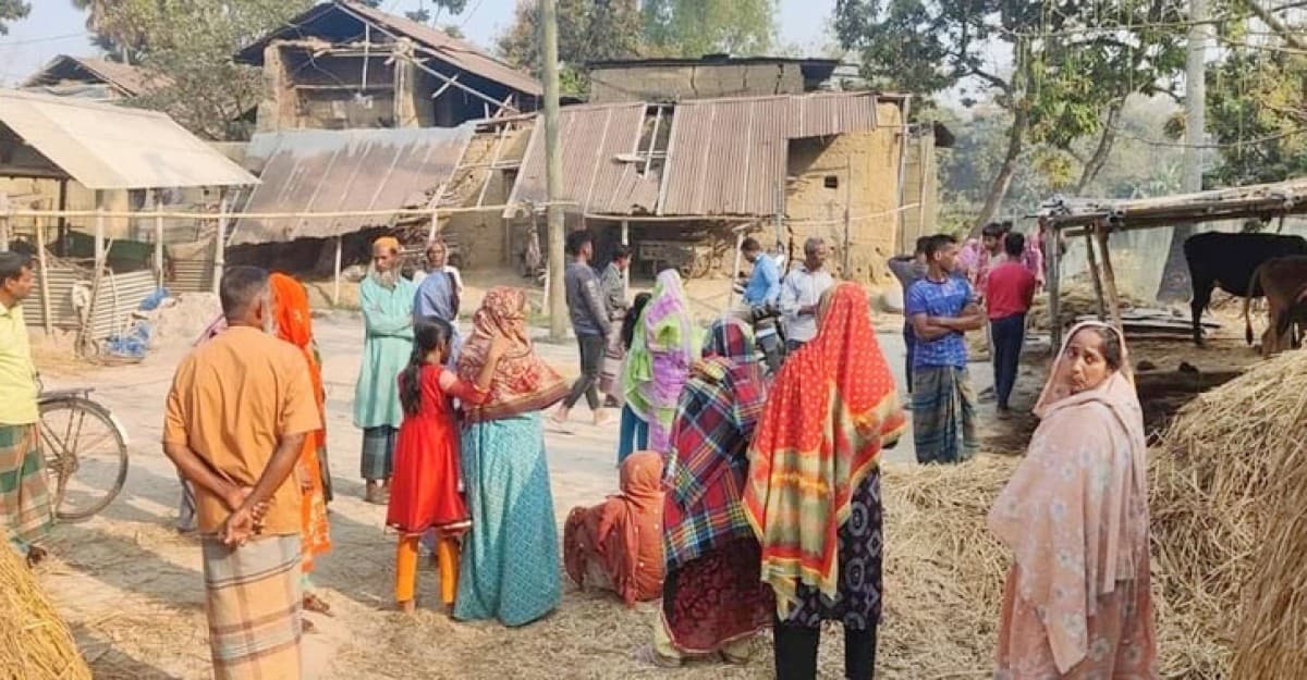স্ত্রীকে গলা কেটে হত্যার পর শবে বরাতের নামাজ পড়েন স্বামী