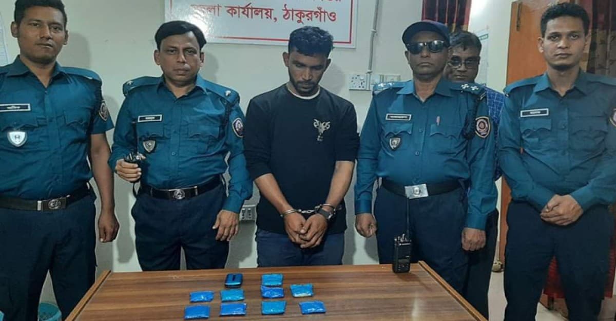 পীরগঞ্জে ইয়াবাসহ কোচ যাত্রী গ্রেফতার