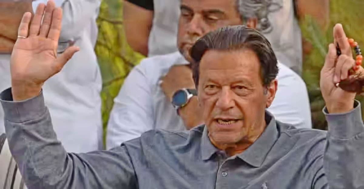 ইমরান খানের গ্রেফতারি পরোয়ানা স্থগিত করল হাইকোর্ট