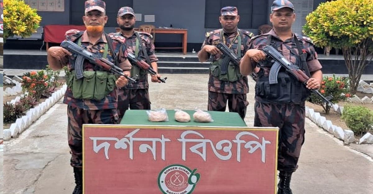 দর্শনায় মহানন্দ এক্সপ্রেস থেকে ৭০০ গ্রাম ভারতীয় হেরোইন উদ্ধার