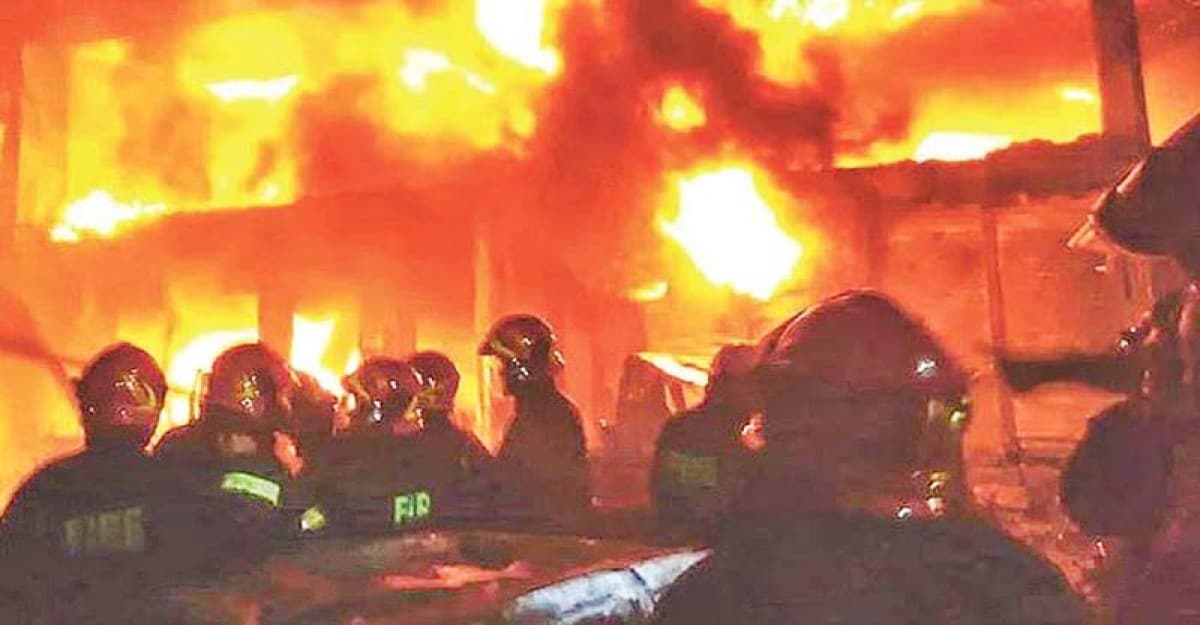 হাজারীবাগে কারখানায় লাগা আগুন নিয়ন্ত্রণে