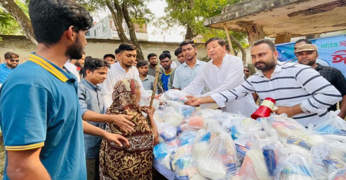 সখিপুরে এফসি ক্লাবের ঈদ উপহার বিতরণ
