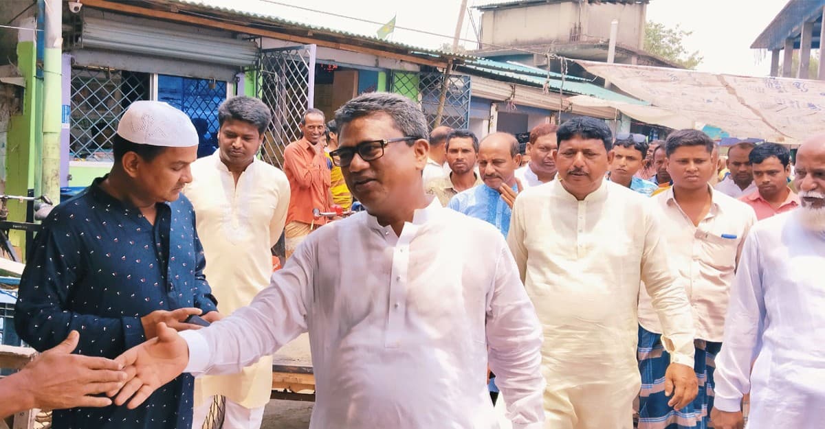 ক্ষেতলালে হুইপ স্বপনের ঈদ পরবর্তী কুশল বিনিময়