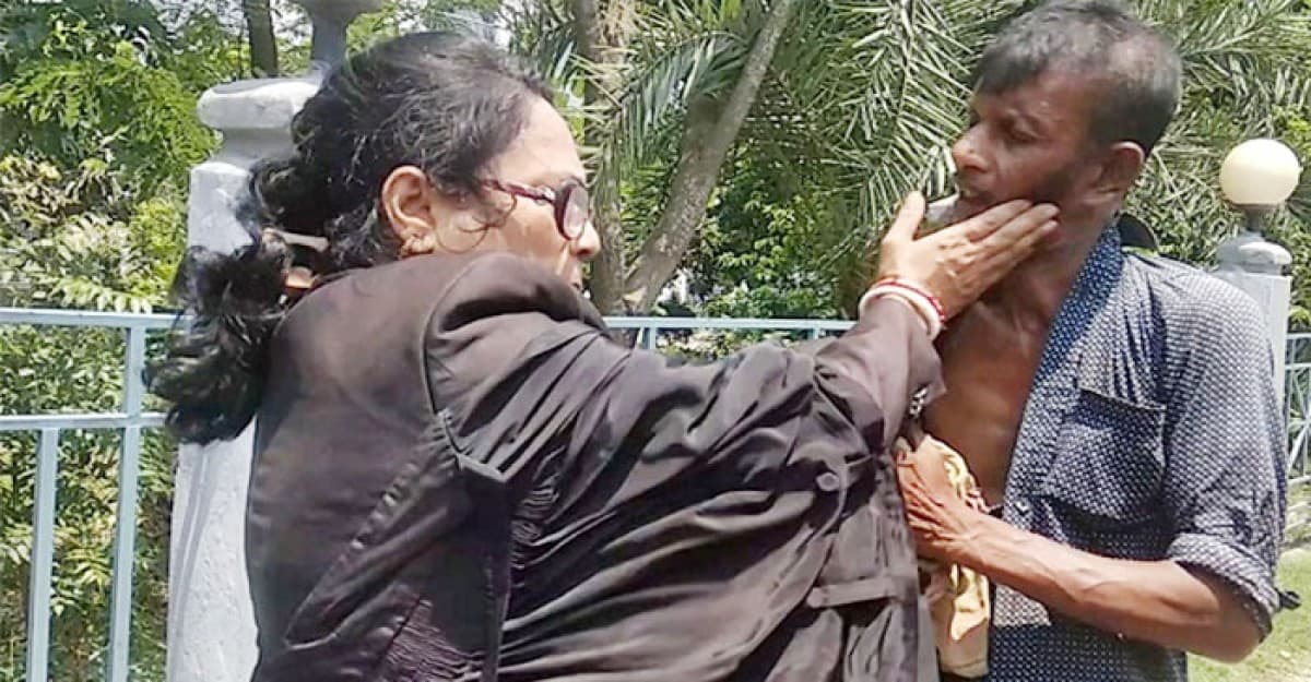 নারী আইনজীবী পেটালেন রিকশাচালককে