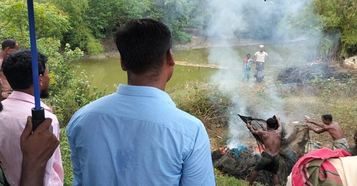 কলাপাড়ায় খাল থেকে ৫ হাজার মিটার অবৈধ জাল জব্দ