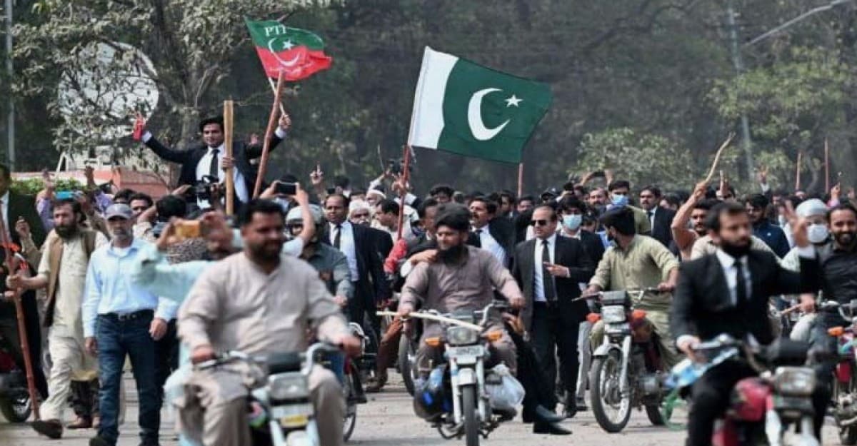 পাকিস্তানের বিভক্ত রাজনীতি এবং আন্তর্জাতিক