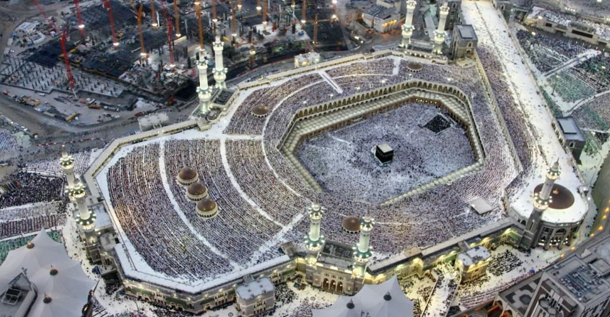 হজে যেতে ১০ বছর অপেক্ষা করতে হবে ব্রিটিশ মুসলিমদের