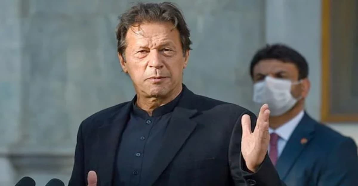 ইমরান খানকে ন্যাবের কার্যালয়ে হাজিরের নির্দেশ