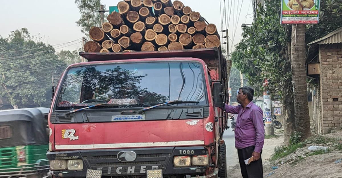 ঘাটাইল পৌরসভার লাইসেন্সে পরিবহনে চাঁদাবাজি