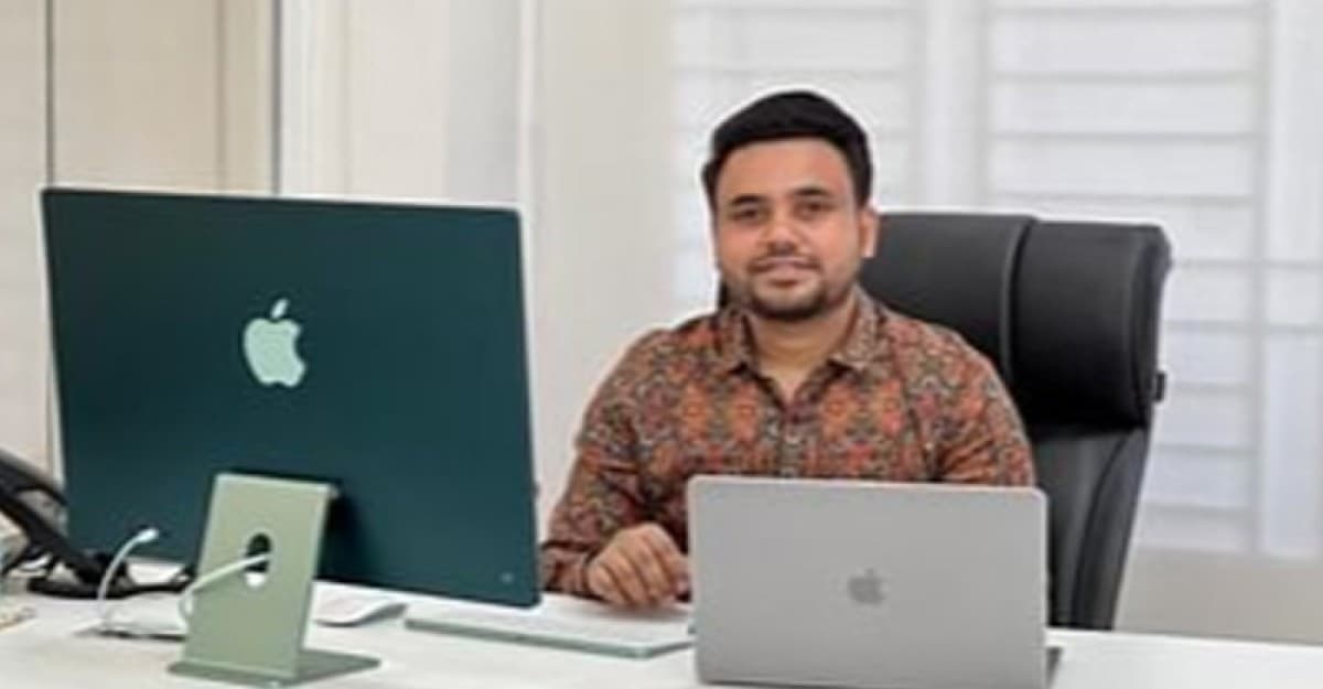 শিবচরে বসে ৩৫০ কর্মী নিয়ে বিদেশের কাজ করেন সহিদুল