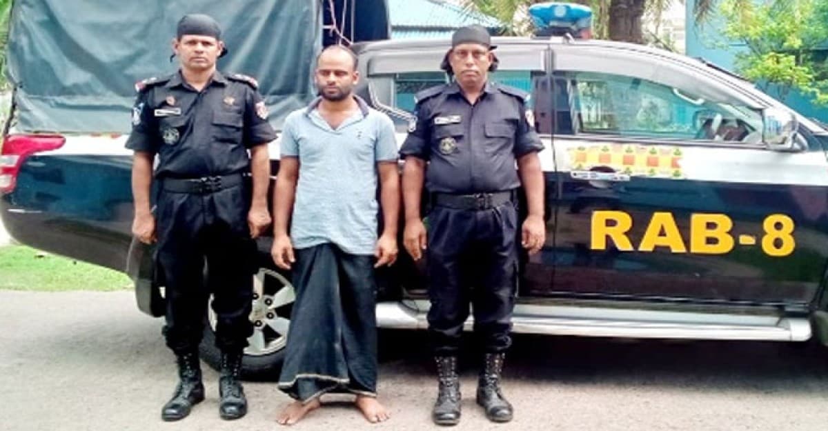 বাউফলে পলাতক আসামি গ্রেফতার