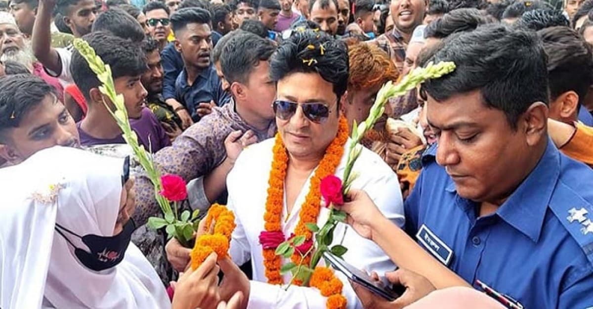 ১২ বছর নিজ গ্রামে ফেরদৌস