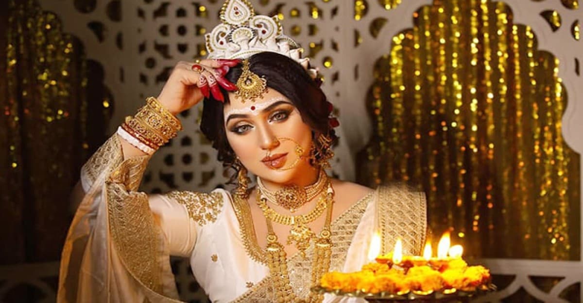 বধূ সেজে চমকে দিলেন অপু বিশ্বাস