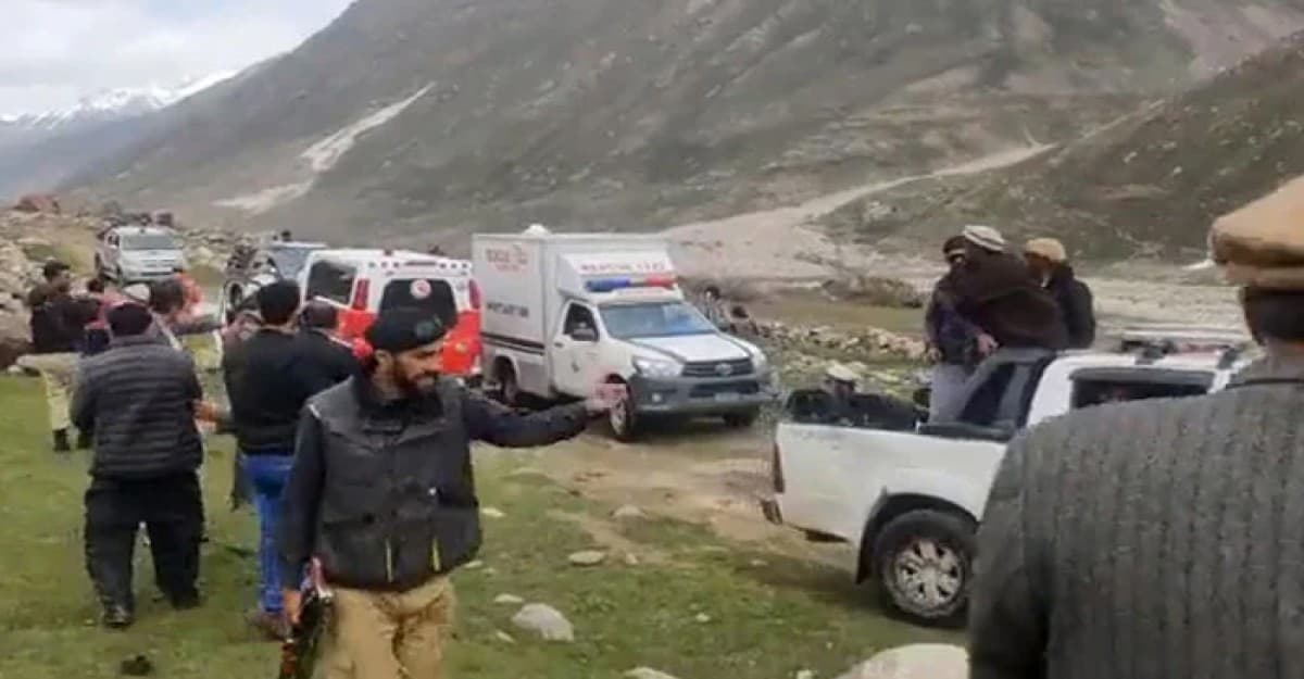 পাকিস্তানে তুষারধসে প্রাণ গেল ১০ জনের