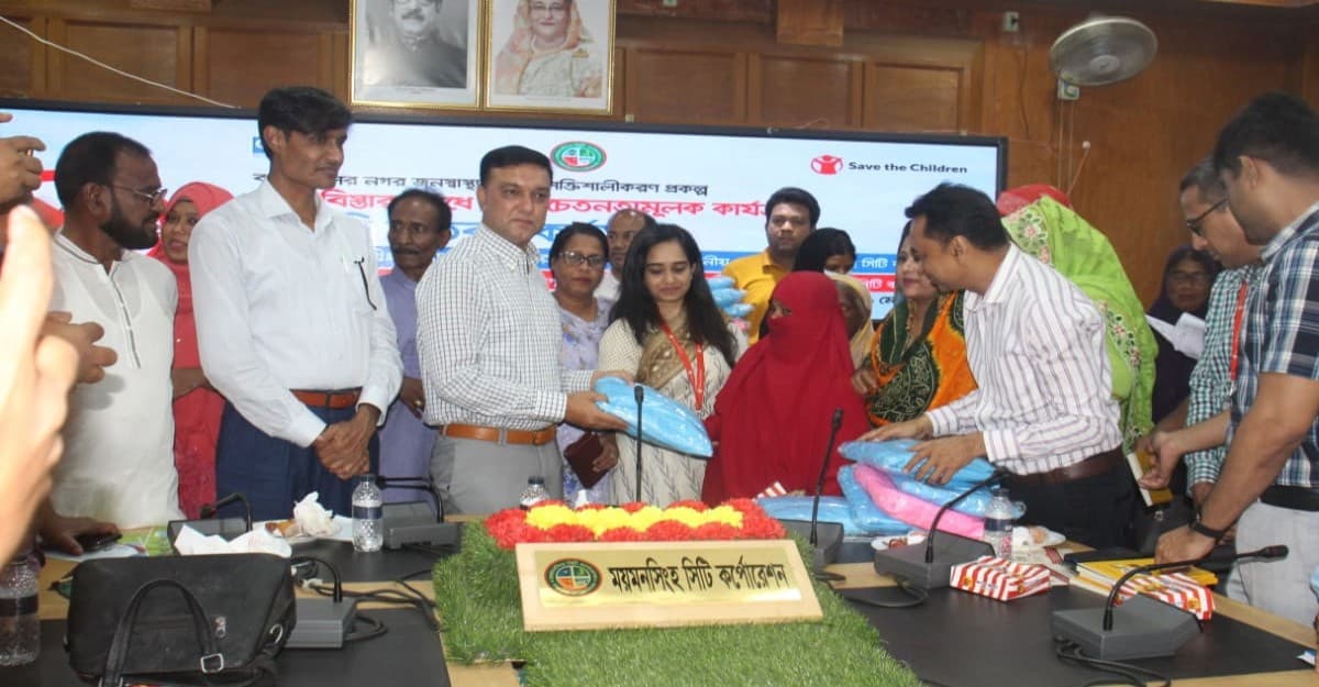 মসিকে মেয়র টিটুর উদ্যোগে ২০০ দরিদ্র মানুষের মাঝে মশারি বিতরণ