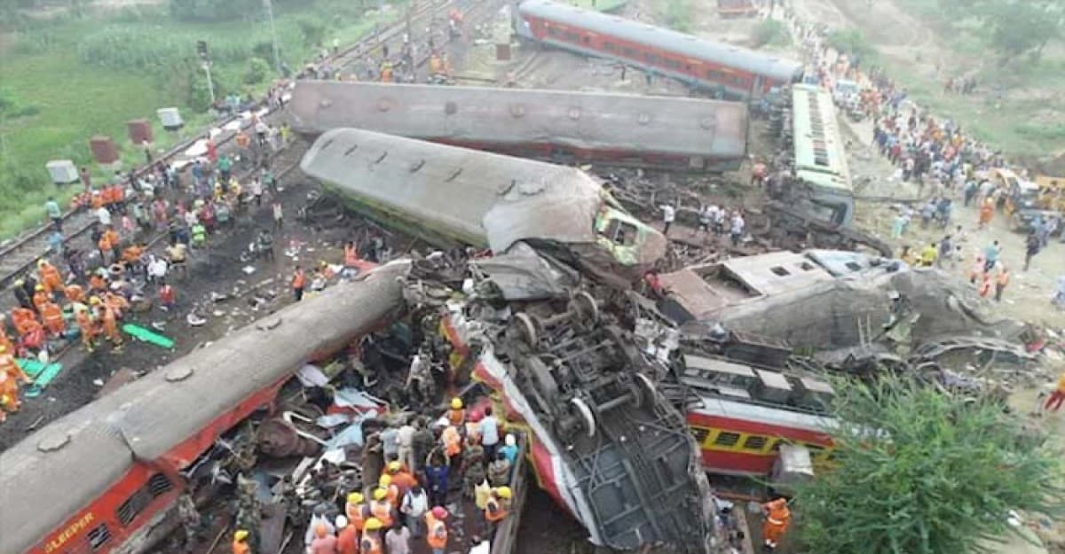 ভারতে ট্রেন দুর্ঘটনায় নিহত বেড়ে ২৮৮