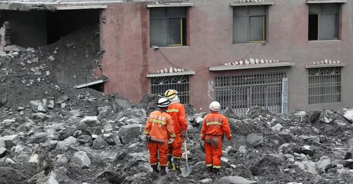 চীনে ভূমিধসে প্রাণ গেল ১৪ জনের