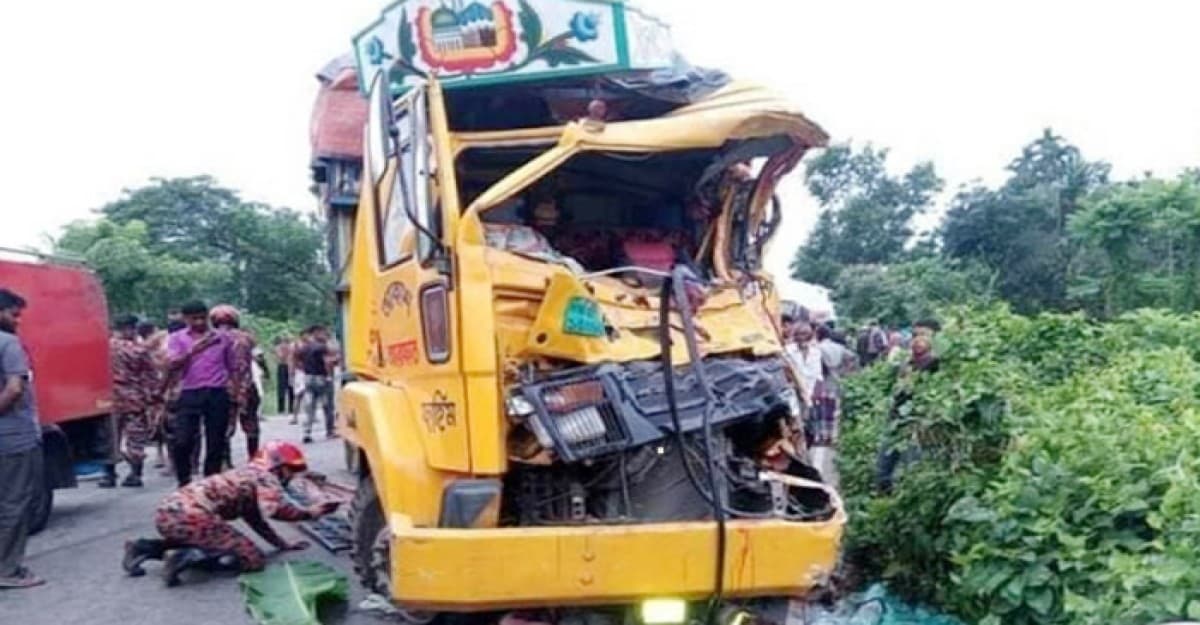 সিলেটে দুই ট্রাকের সংঘর্ষ, নিহত বেড়ে ১৪
