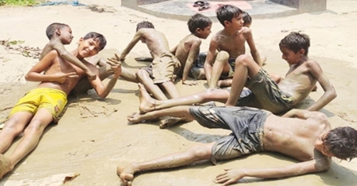 বৃষ্টি কামনায় ‘এ্যাদরে-ভ্যাদরে’ উৎসবে মেতেছে শিশু-কিশোররা