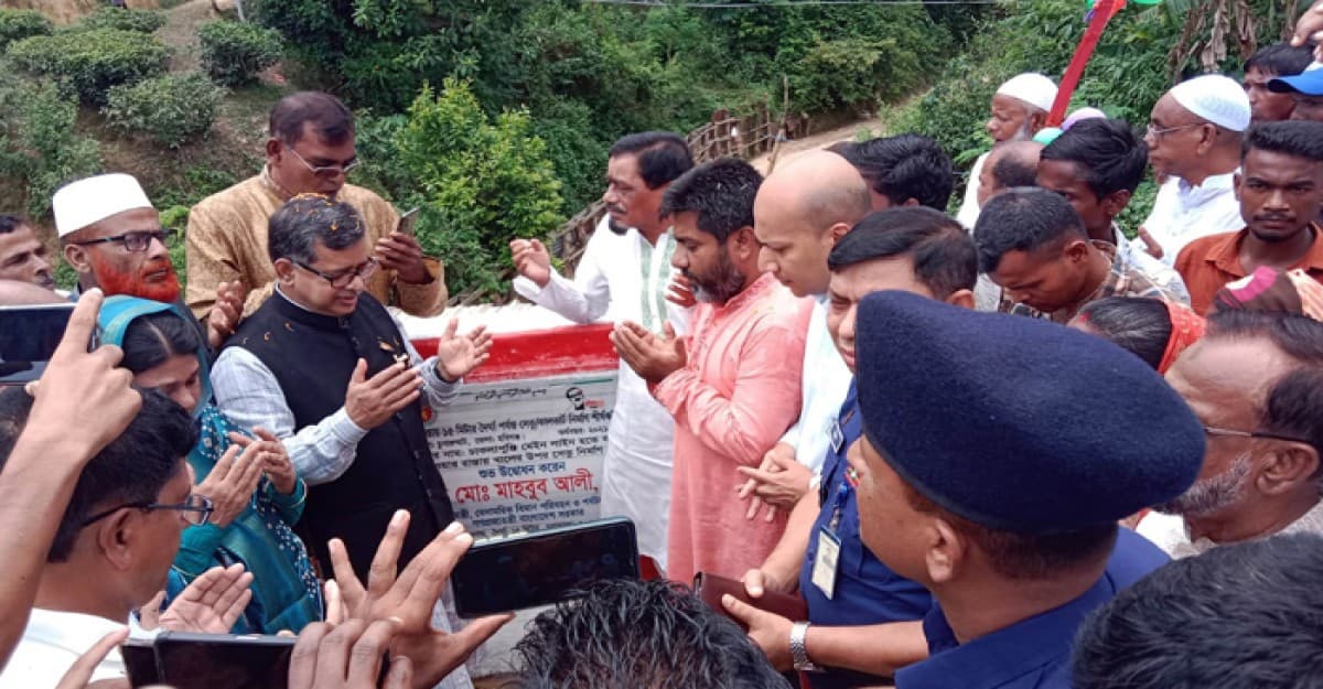 চুনারুঘাটে চা বাগানের সেতুর উদ্বোধন করলেন বিমান প্রতিমন্ত্রী