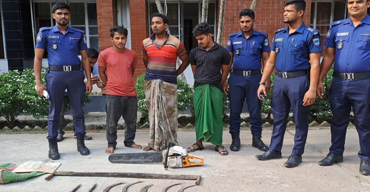 চুয়াডাঙ্গার আলমডাঙ্গায় ৩ ডাকাত সদস্য গ্রেফতার