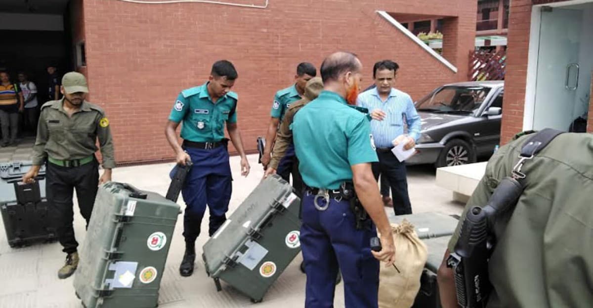 বরিশাল সিটি নির্বাচন: কেন্দ্রে পৌঁছেছে সরঞ্জাম, রাত পোহালে ভোট