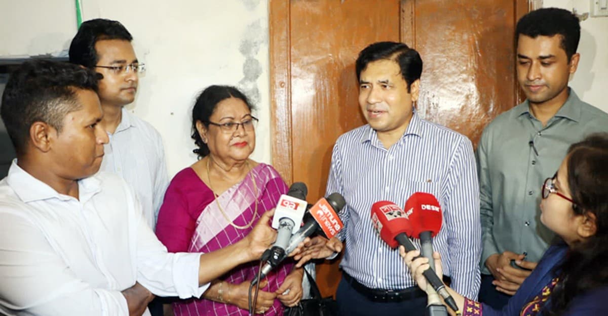 অভিনেত্রী সুজাতাকে বাড়ি উপহার দিয়েছে ঢাকা জেলা প্রশাসন