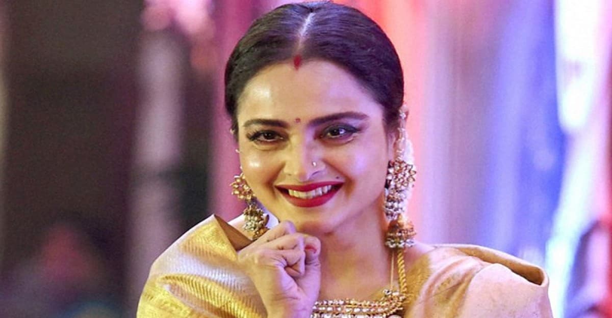 ১৩ কোটি টাকার অতিথি রেখা!