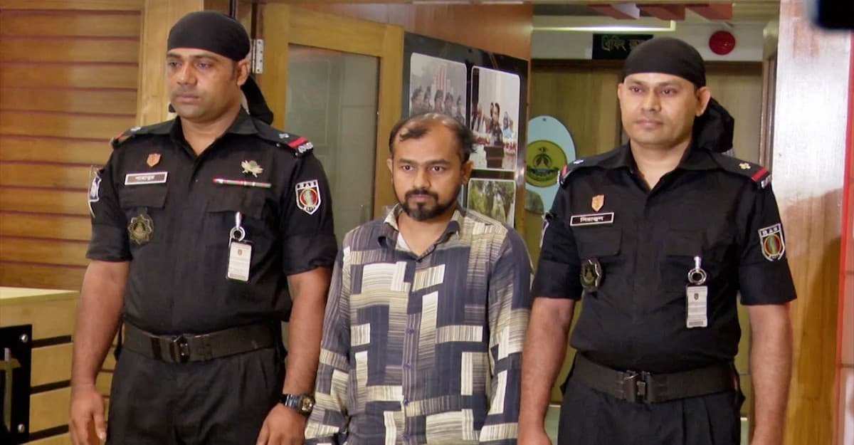 টেলিভিশনে কাজ করছিলেন সিরিজ বোমা হামলার আসামি