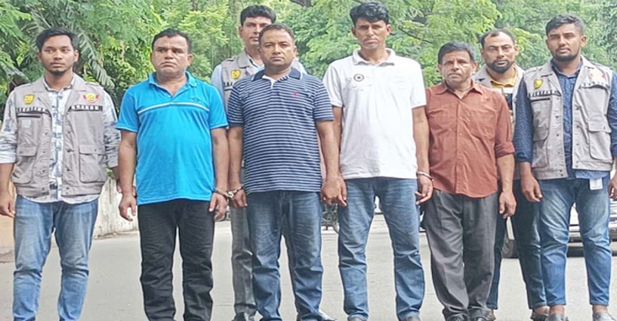 ঘুস লেনদেন: দুদক মহাপরিচালকের পিএসহ চারজন ৩ দিনের রিমান্ডে