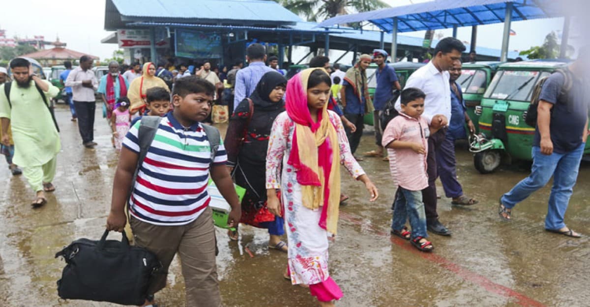 ছুটি শেষে সড়ক পথে রাজধানী ফিরছেন কর্মজীবীরা