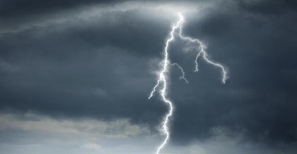 বজ্রপাতে প্রাণ গেল ৩ জনের