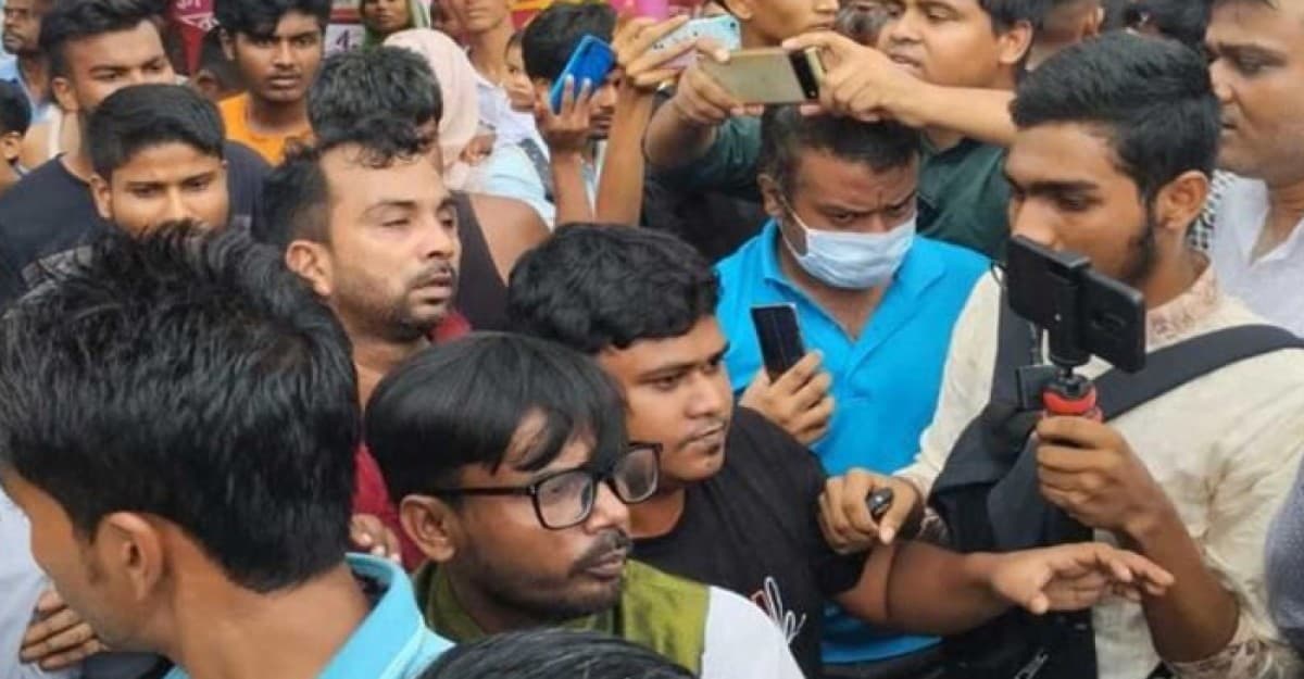 প্রচারণার মাঠে গিয়ে দফায় দফায় হামলার শিকার হিরো আলম