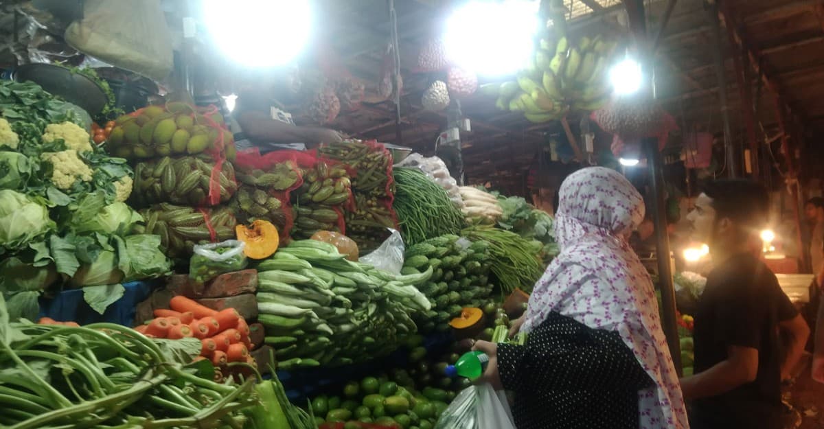 কিছুটা স্বস্তি মিলছে মাছ ও সবজির বাজারে