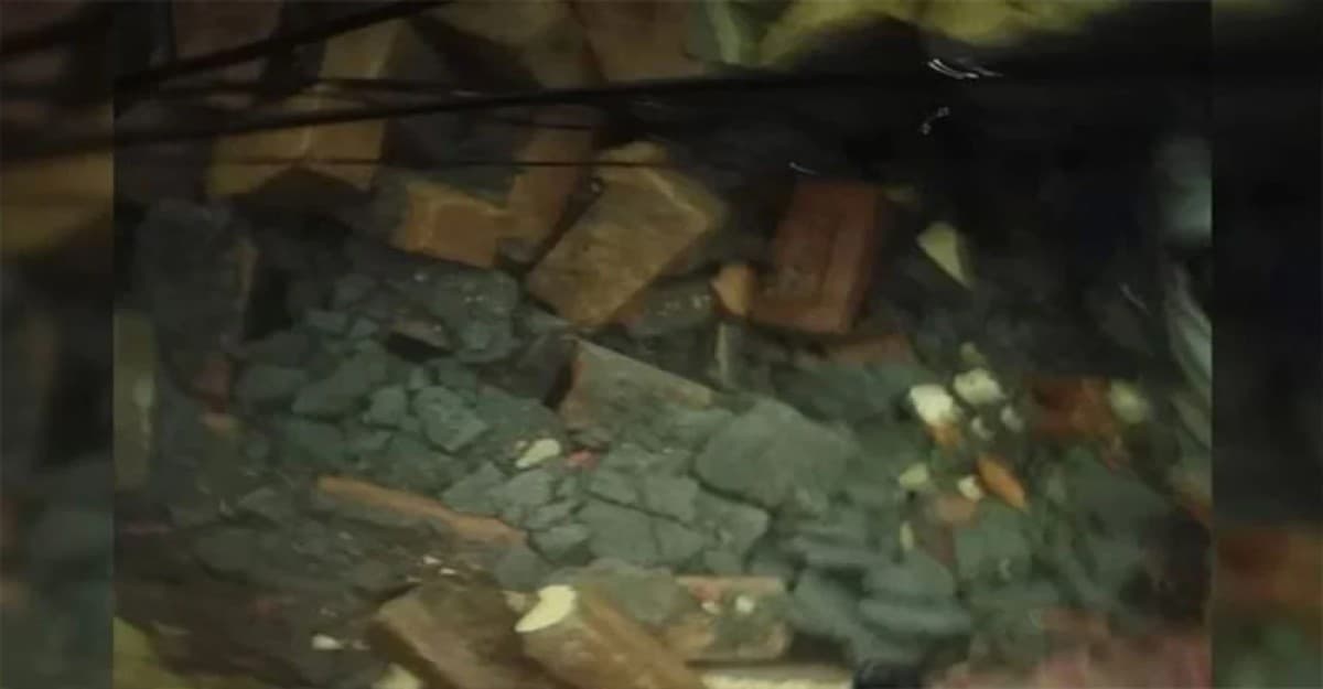 পাকিস্তানে দেয়াল ধসে ১৩ শ্রমিকের মৃত্যু