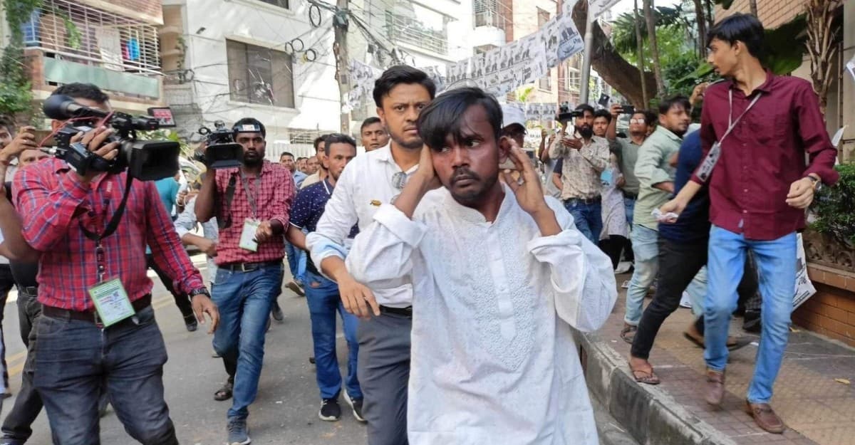 হিরো আলমকে মারধর: পিকআপ মালিক সমিতির সভাপতি গ্রেফতার