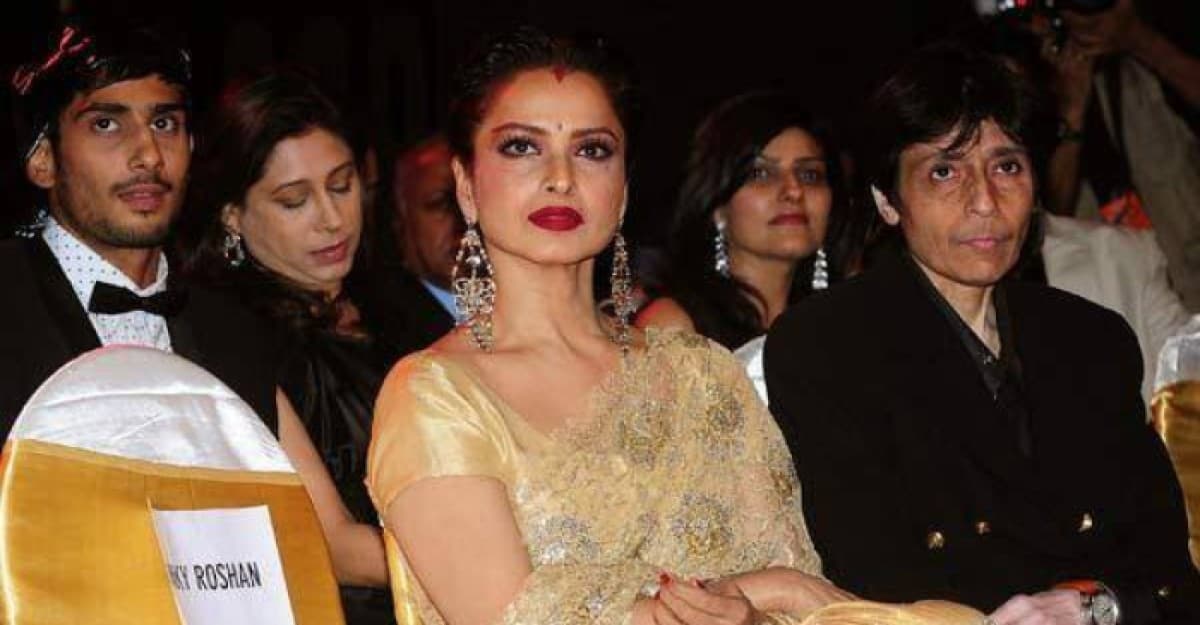 নারী সহকারীর সঙ্গে লিভ ইনে রেখা!