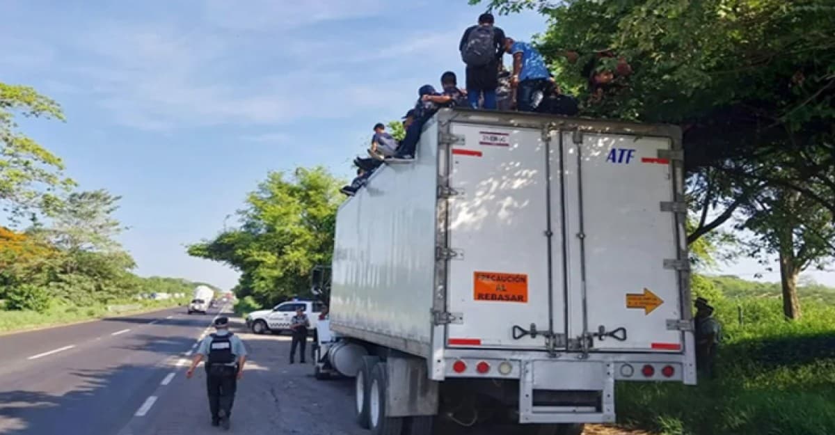 মেক্সিকোতে পরিত্যক্ত লরি থেকে ১৪৮ অভিবাসনপ্রত্যাশী উদ্ধার