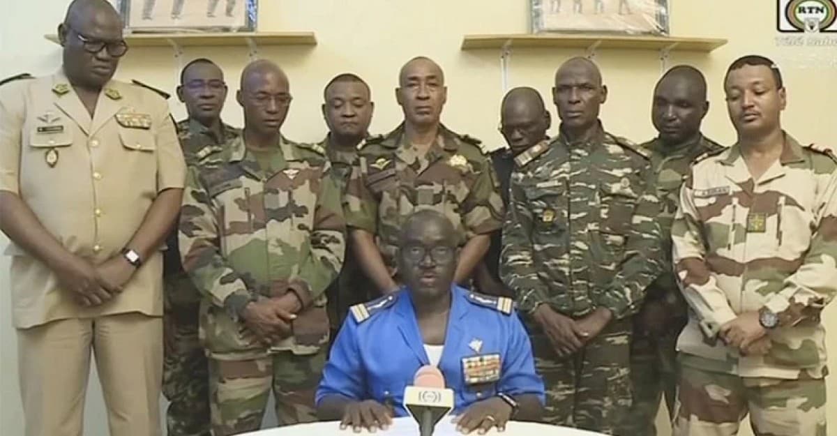 নাইজারে সামরিক অভ্যুত্থানের ঘোষণা, প্রেসিডেন্ট গ্রেফতার