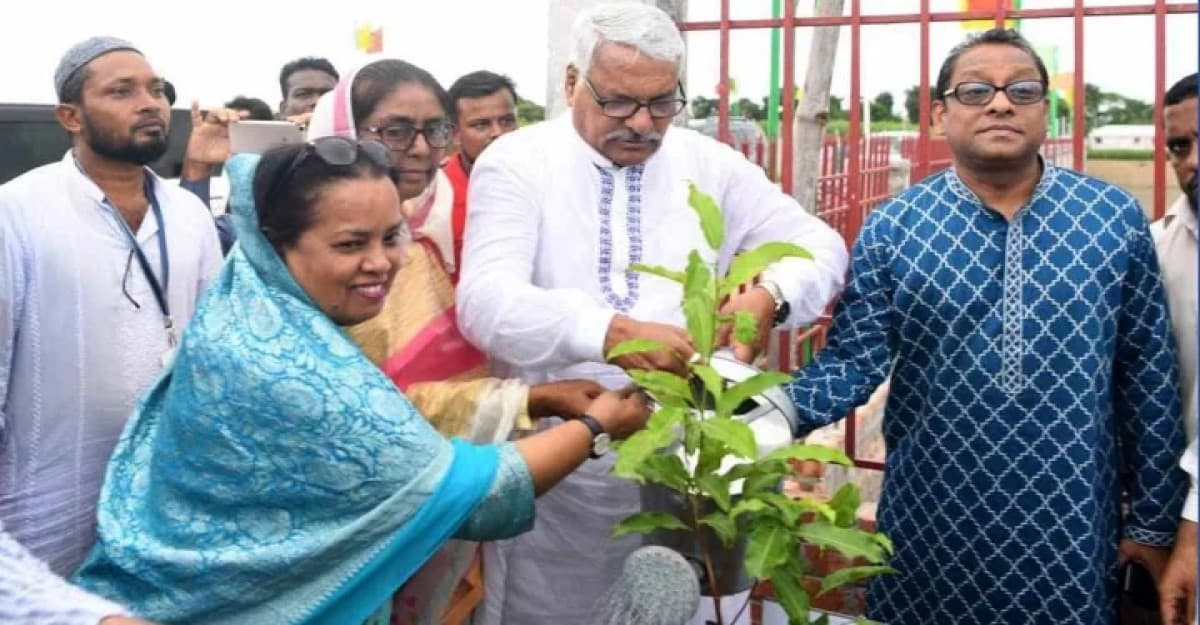 জামায়াত নেতার বাড়িতে দাওয়াতে গেলেন ডেপুটি স্পিকার টুকুসহ ১১ এমপি