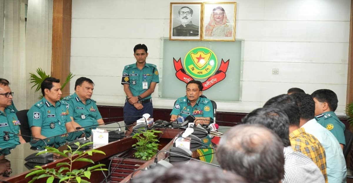 পর্যাপ্ত সংখ্যক আইনশৃঙ্খলা বাহিনী থাকলে সমাবেশের অনুমতি দেওয়া হবে বললেন ডিএমপি কমিশনার