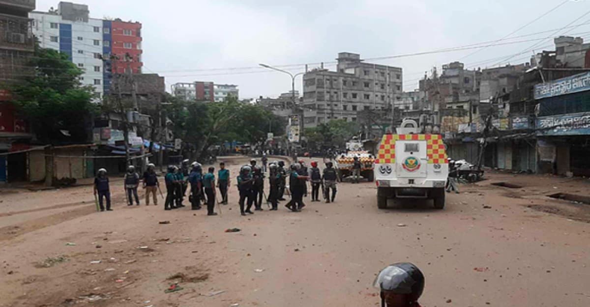 ধোলাইখাল সড়ক পুলিশের নিয়ন্ত্রণে