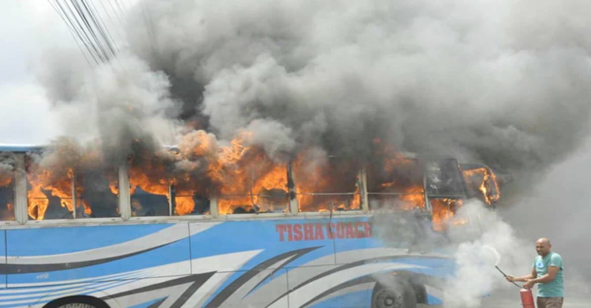 মাতুয়াইলে আরও ২ যাত্রীবাহী বাসে আগুন