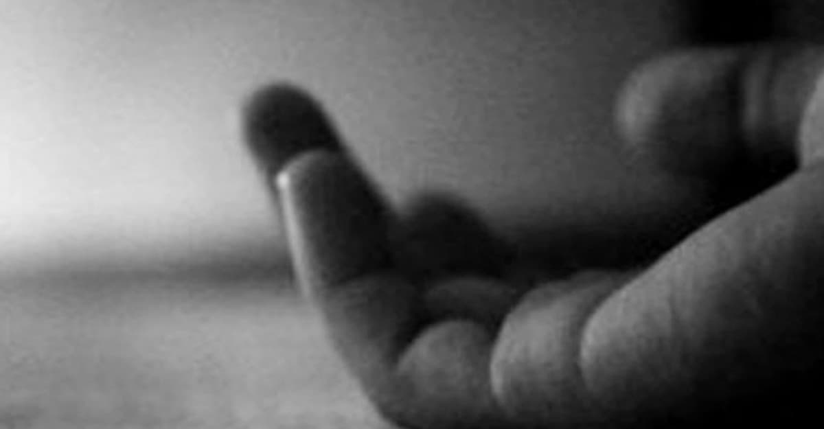 রাগ করে স্ত্রী বাপের বাড়ি যাওয়ায় স্বামীর আত্মহত্যা