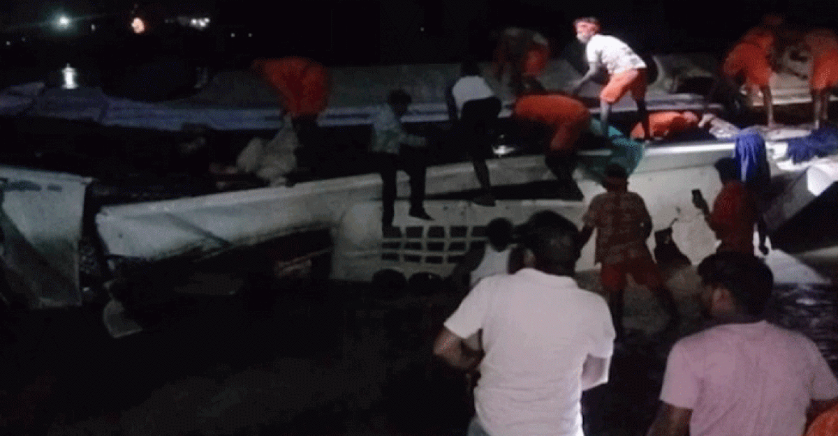 ঝাড়খন্ডে গভীর রাতে নিয়ন্ত্রণ হারিয়ে বাস নদীতে, নিহত ৪